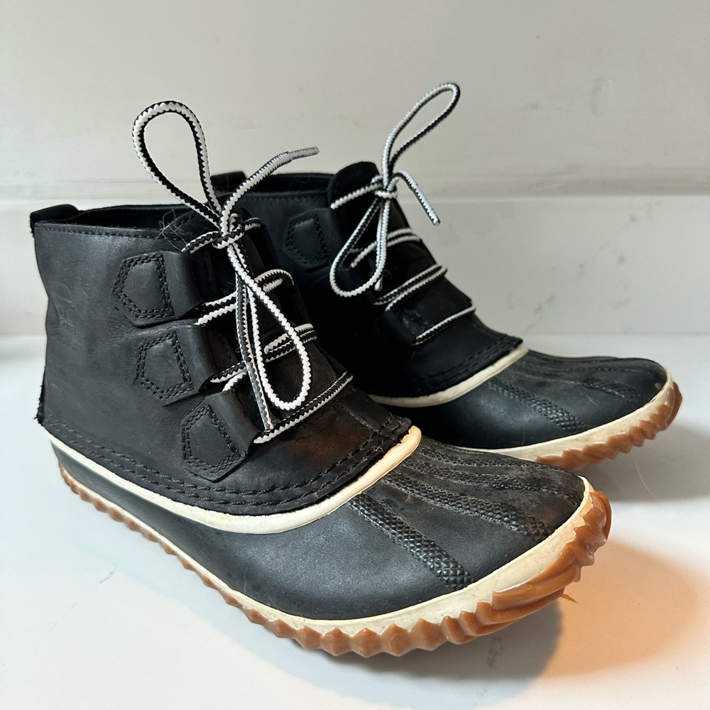 Sorel Women’s Out N about Leather Snow Boot
